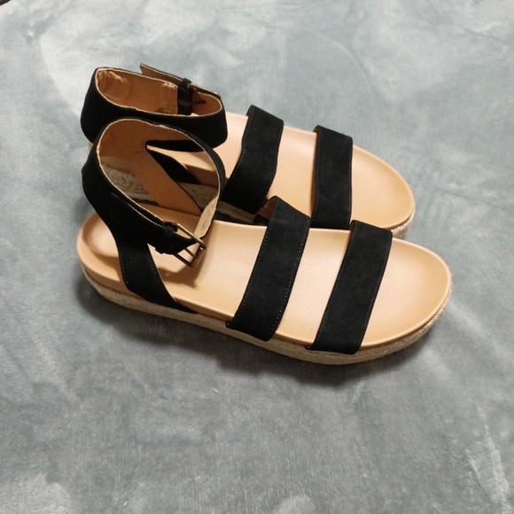 Women's Universal Thread Black Strappy Chunky Wedge Woven Suede Sandals Size 11 - Picture 2 of 7